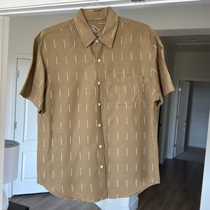 Men’s button down short sleeve dress shirt